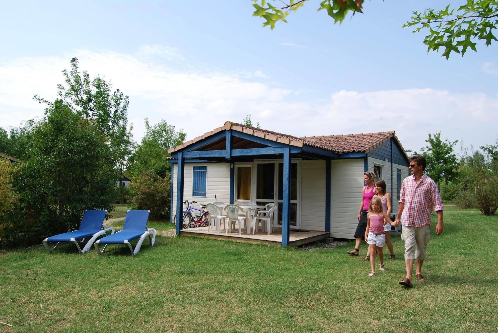 Lagrange Grand Bleu Vacances - Residence Port Lalande Castelmoron-sur-Lot Exterior foto
