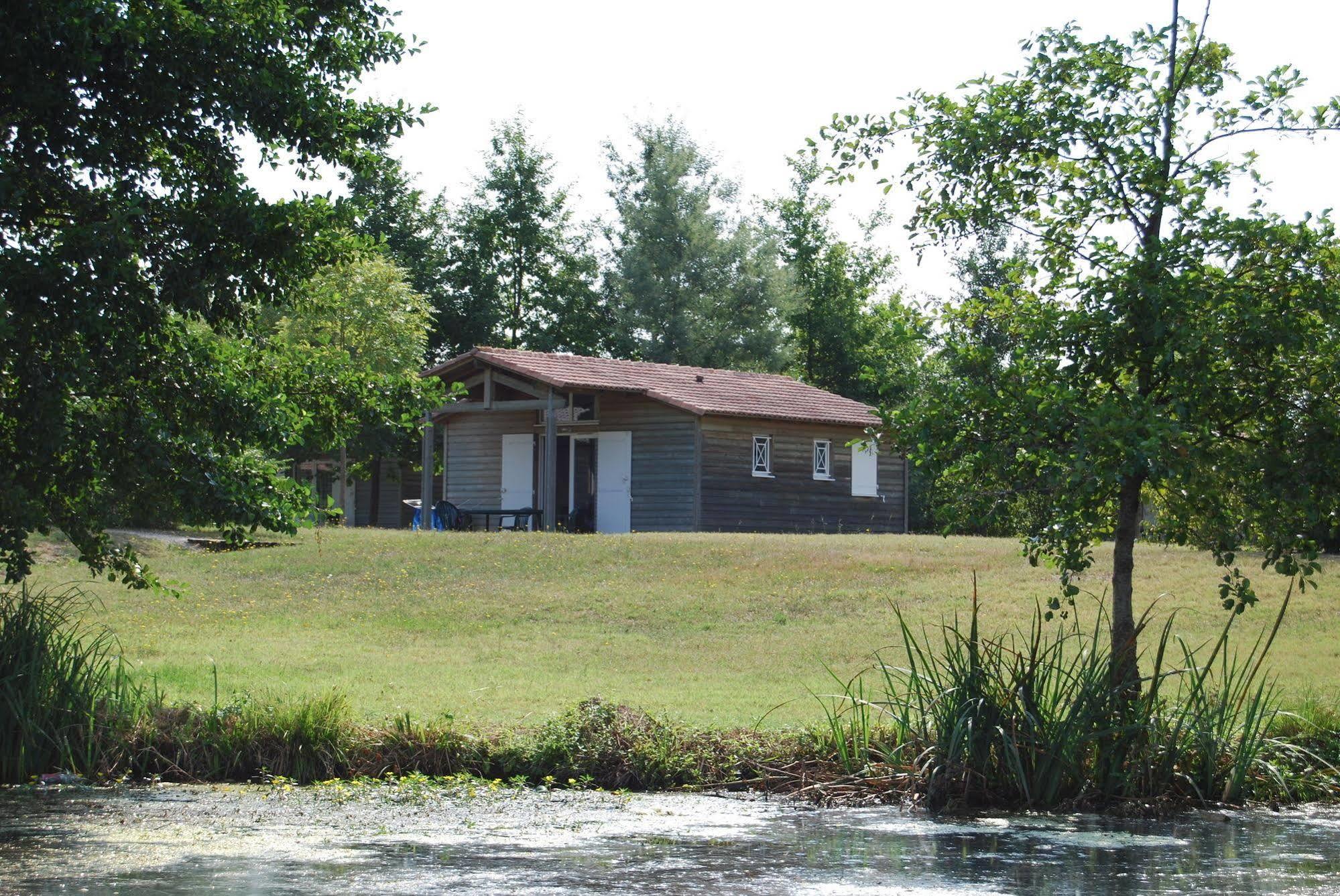 Lagrange Grand Bleu Vacances - Residence Port Lalande Castelmoron-sur-Lot Exterior foto